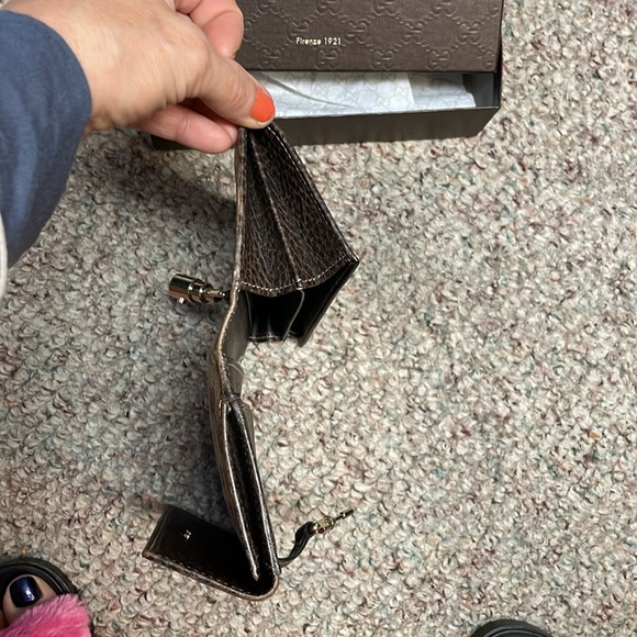 Gucci metal clasp classic double g print leather wallet - authentic - Picture 10 of 16